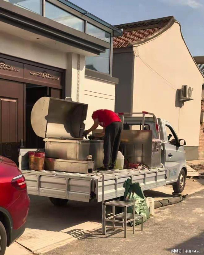 条子哥韩兆北京6环外乔迁！村里盖豪华别墅摆烤全羊宴太热闹