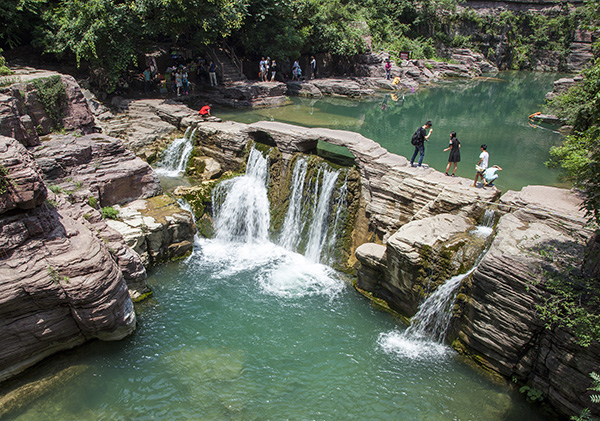 乌兰哈达火山景区:蒙古高原南缘的火山地质奇观与旅游新地标